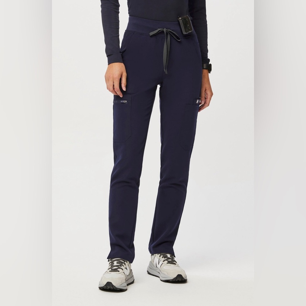 Women's High Waisted Skinny Scrub Pants (L) Casma Three-Pocket Scrub Top (M) - Picture 5 of 9